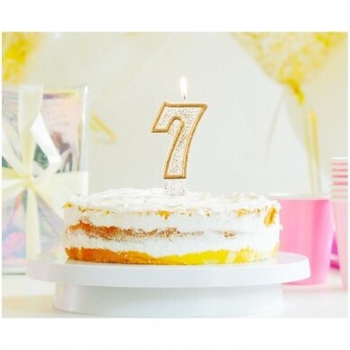 Torto žvakė skaičius 7, balta su auksu